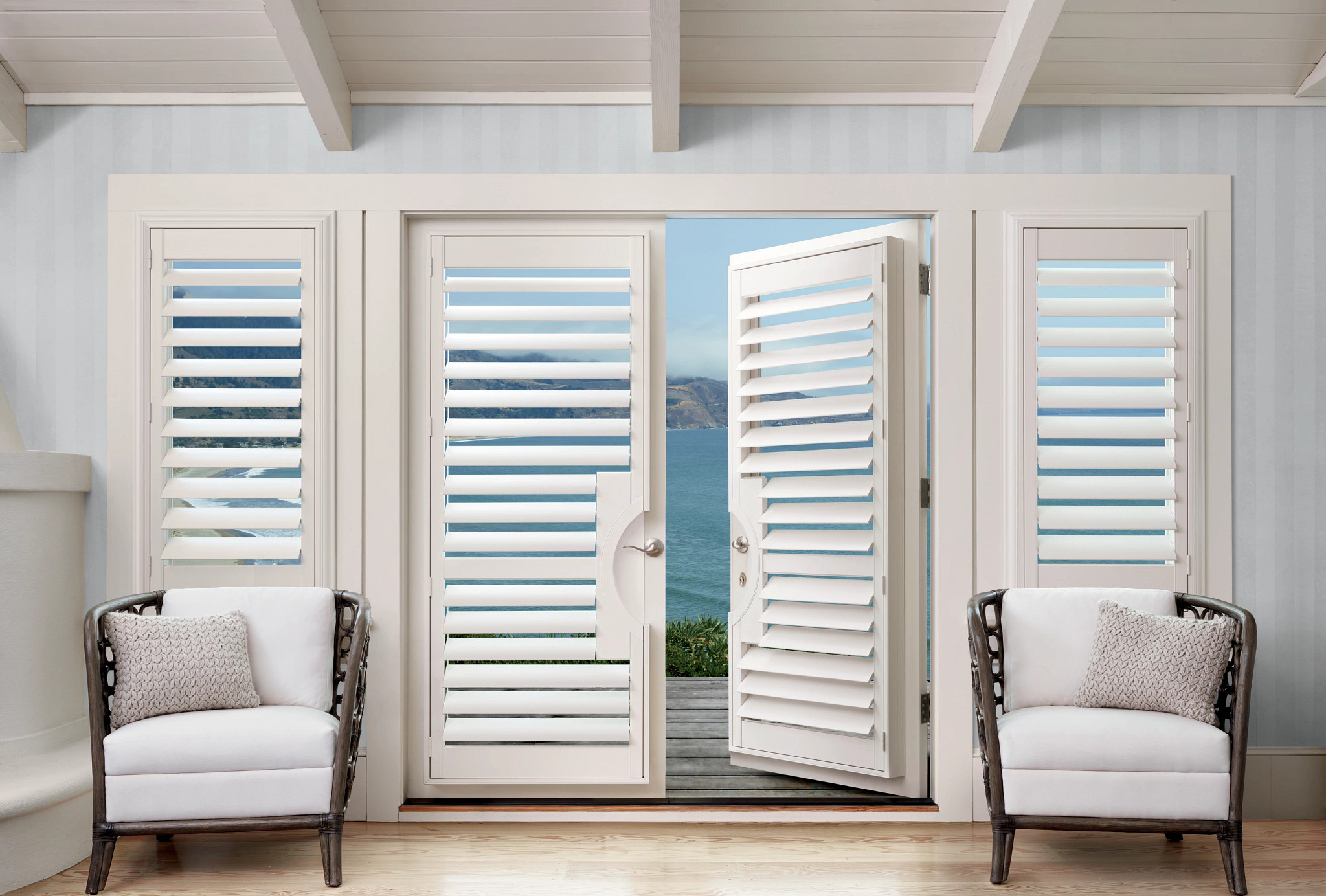 Palm Beach® Polysatin Shutter